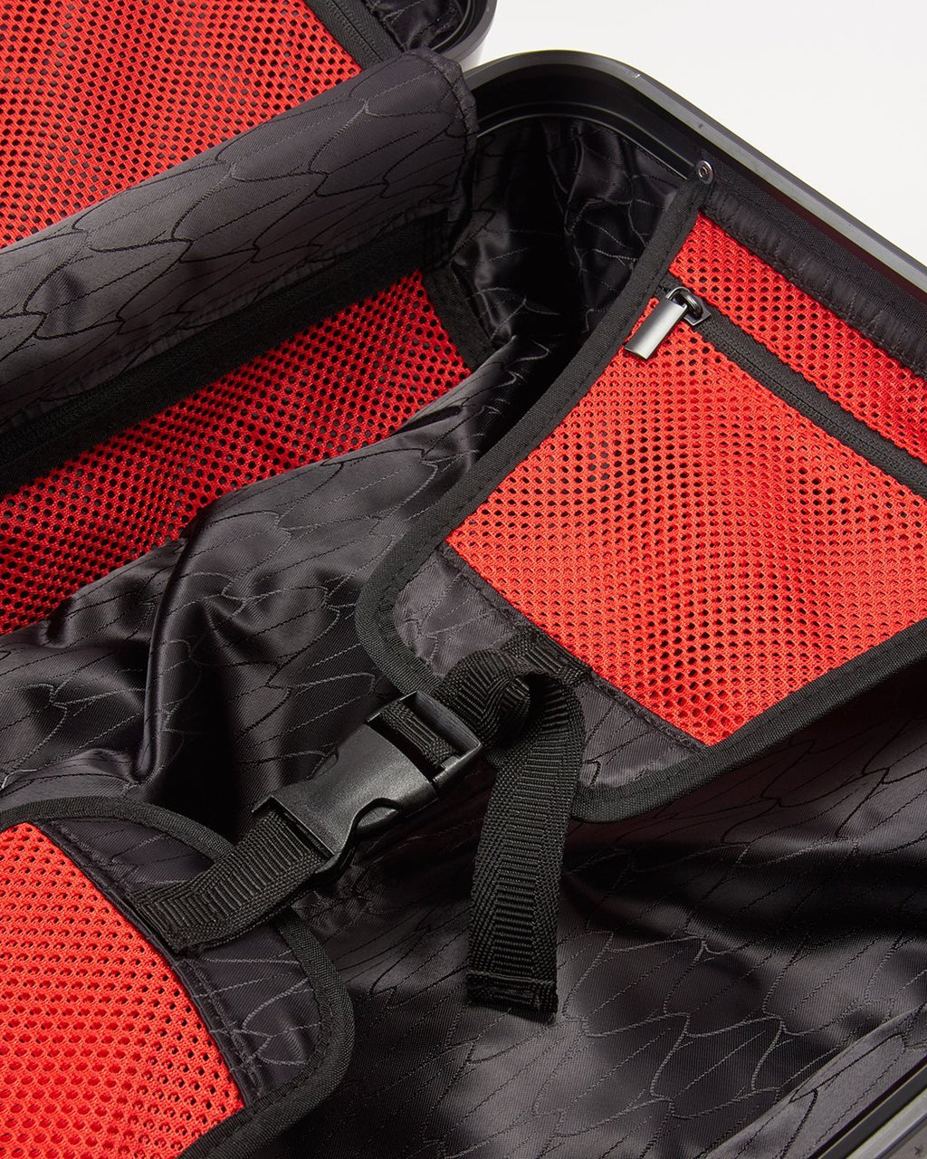 3AM SHARKNAUTICS 22ƒ?� CARRY-ON LUGGAGE