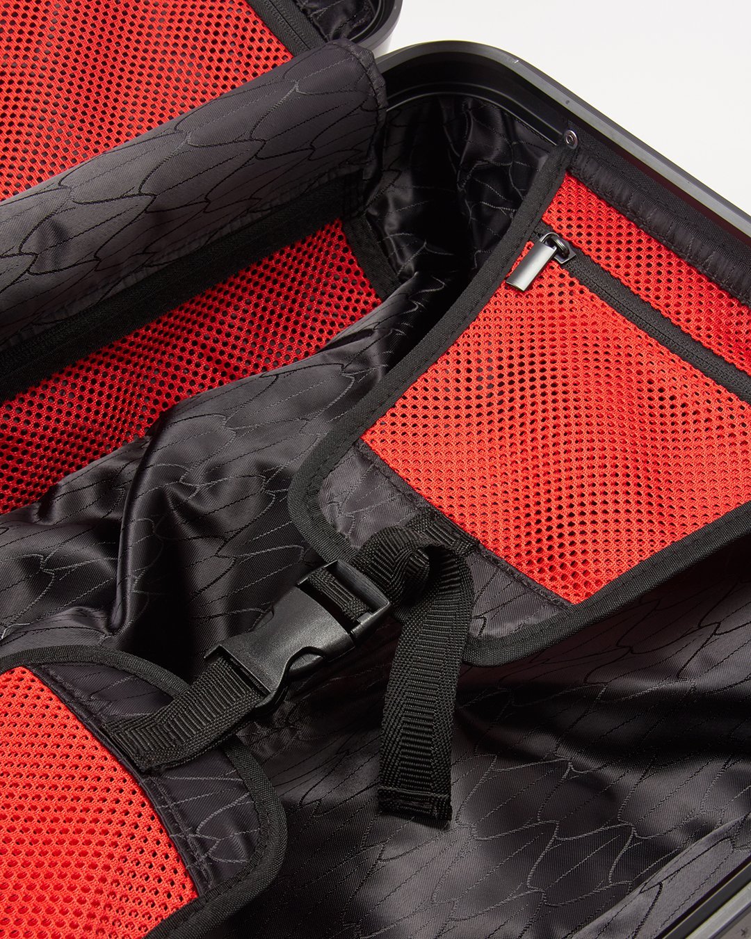3AM SHARKNAUTICS 22ƒ?� CARRY-ON LUGGAGE