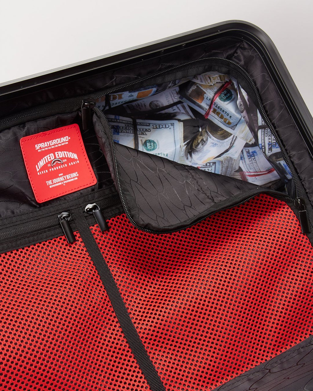 3AM SHARKNAUTICS 29.5ƒ?� FULL-SIZE LUGGAGE