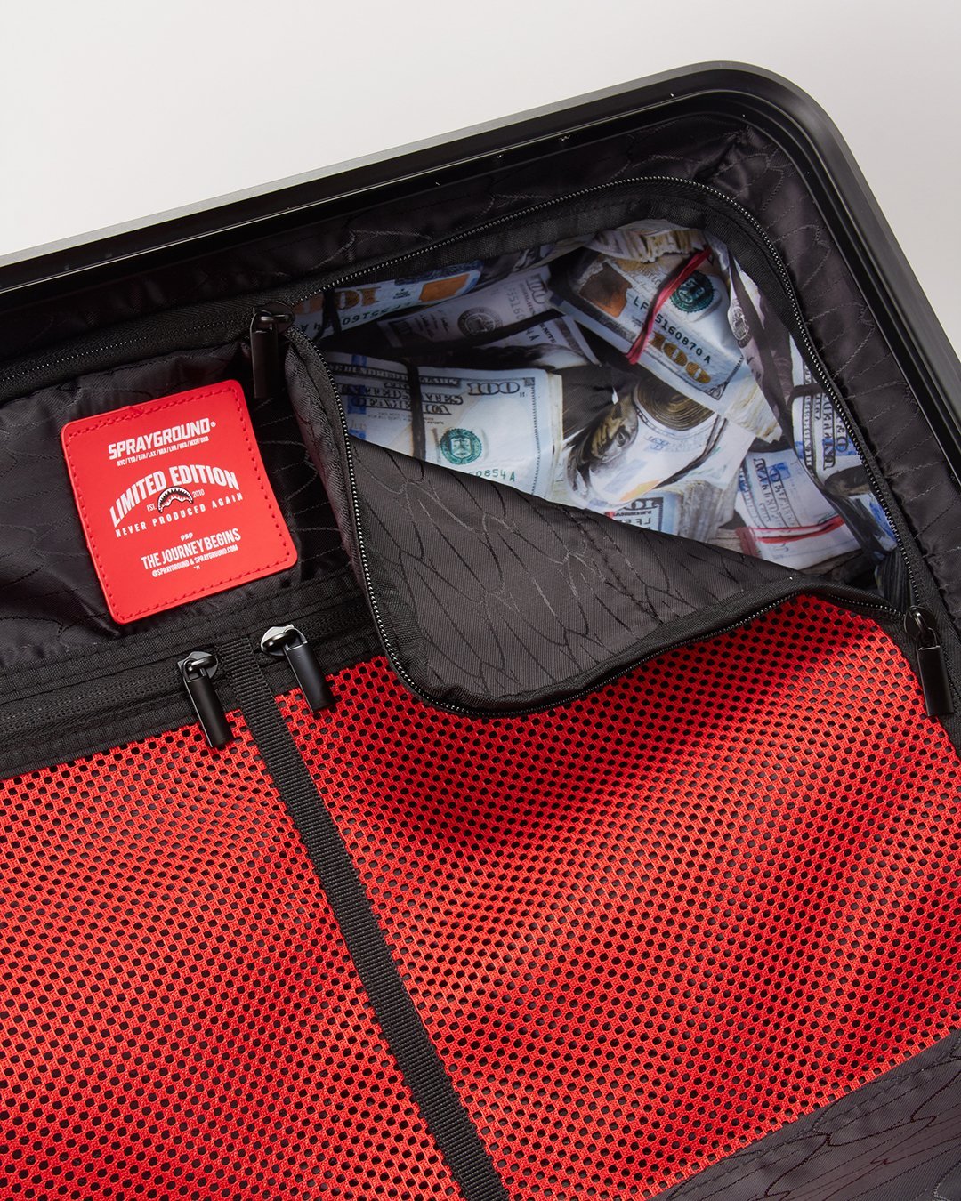 3AM SHARKNAUTICS 29.5ƒ?� FULL-SIZE LUGGAGE